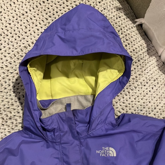 The North Face , girls XS (6 years) Hyvent she’ll rain jacket - Picture 2 of 6